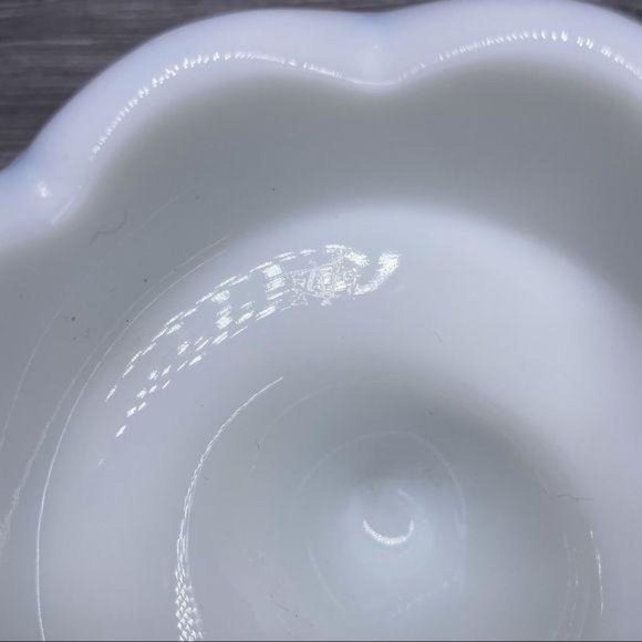 Singe westmoreland milk glass grape candle stick - Picture 7 of 7